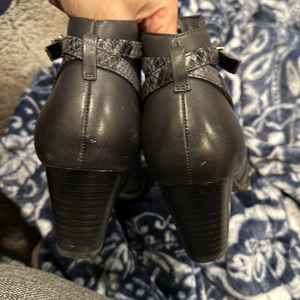 Vionic Upright Upton Dark Grey Snakeskin Buckle H… - image 4